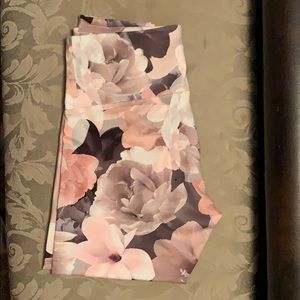 Women’s Old Navy floral leggings